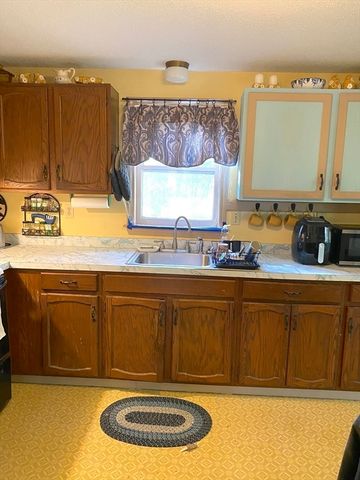 11 Webquish Ln, Mashpee, MA 02649