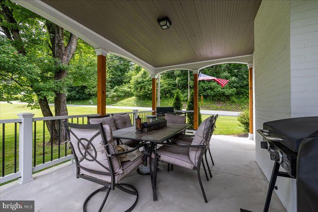2323 OLD RTE 100, Barto, PA 19504
