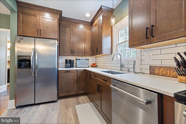 2323 OLD RTE 100, Barto, PA 19504