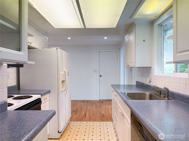 2434 SW 328th Street, Federal Way, WA 98023