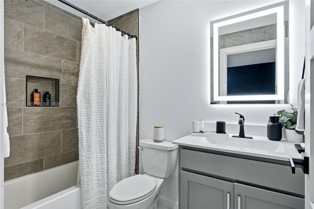 4307 Bradbury Ct, Riviera Beach, FL 33410