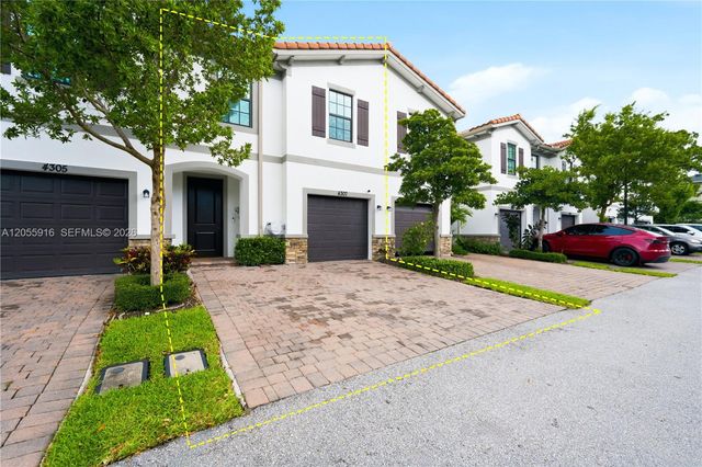 4307 Bradbury Ct, Riviera Beach, FL 33410