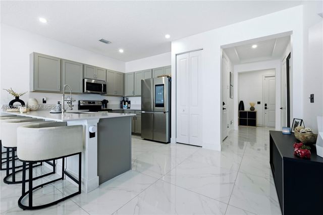 4307 Bradbury Ct, Riviera Beach, FL 33410