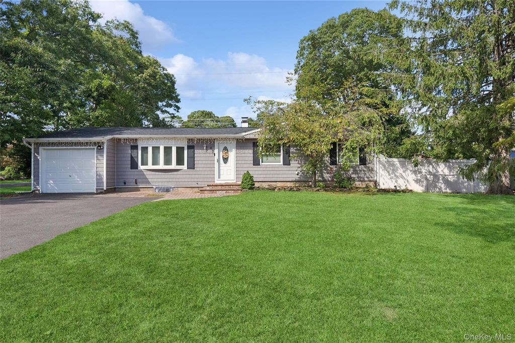47 Rexmere Avenue, Farmingville, NY 11738 — exterior