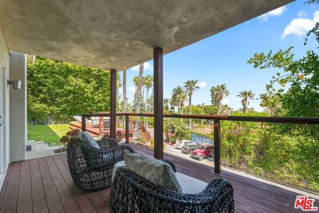 6609 Whitley Terrace, Los Angeles, CA 90068