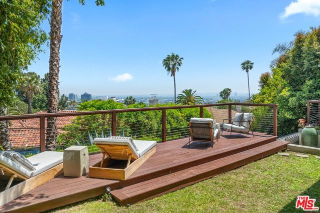 6609 Whitley Terrace, Los Angeles, CA 90068