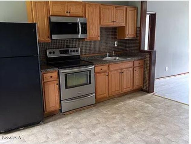 27 Vliet Street 1, Cohoes, NY 12047