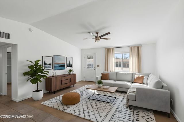 10501 E Calle Del Este, Tucson, AZ 85748