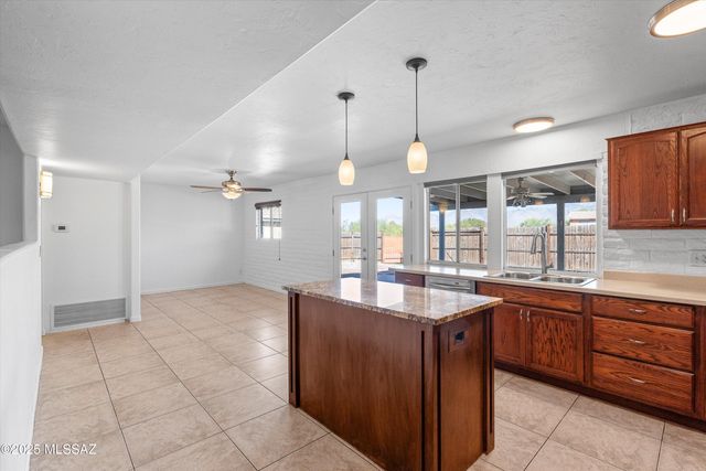 10501 E Calle Del Este, Tucson, AZ 85748