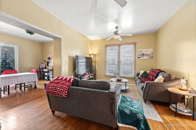 810 W Galena Boulevard, Aurora, IL 60506