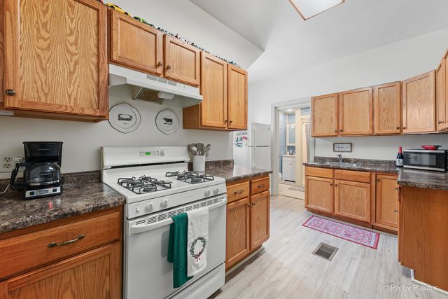 810 W Galena Boulevard, Aurora, IL 60506