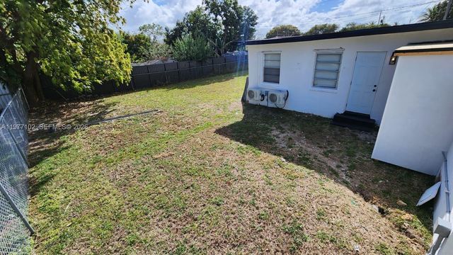 10490 SW 173rd Ter 2, Miami, FL 33157