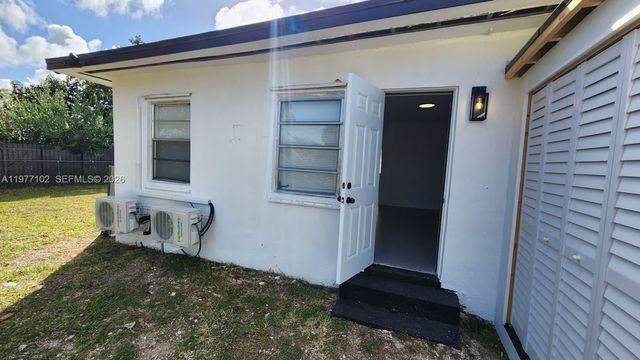 10490 SW 173rd Ter 2, Miami, FL 33157