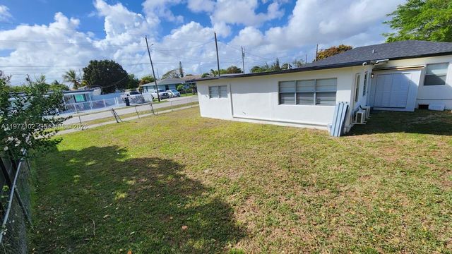 10490 SW 173rd Ter 2, Miami, FL 33157