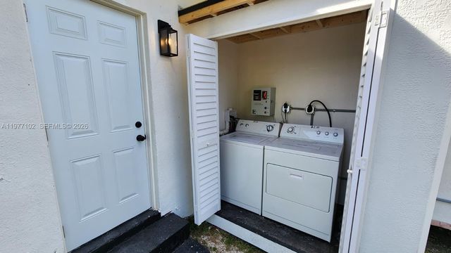 10490 SW 173rd Ter 2, Miami, FL 33157