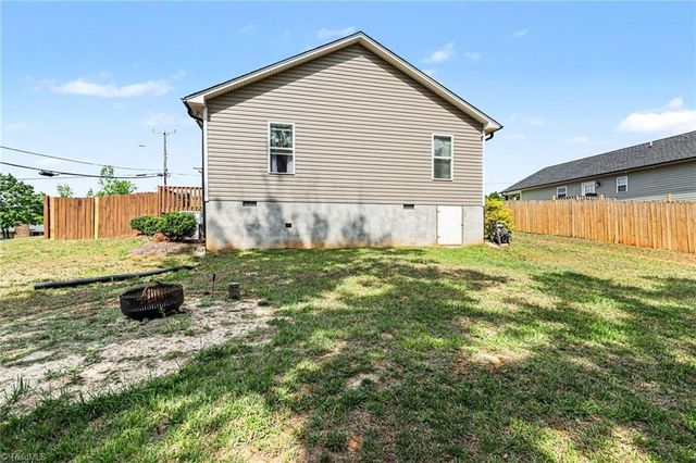 211 Bethlehem Avenue, Thomasville, NC 27360