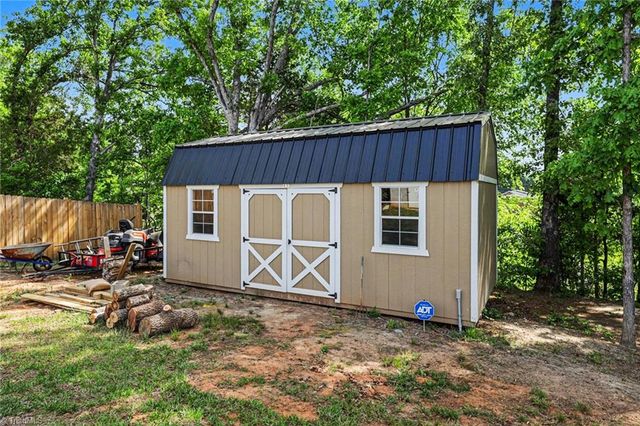211 Bethlehem Avenue, Thomasville, NC 27360