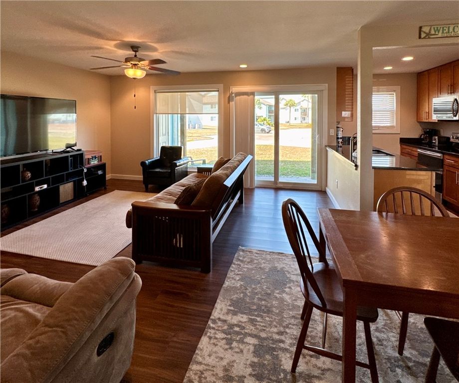 230 Cut Off Road B107, Port Aransas, TX 78373 — photo 2