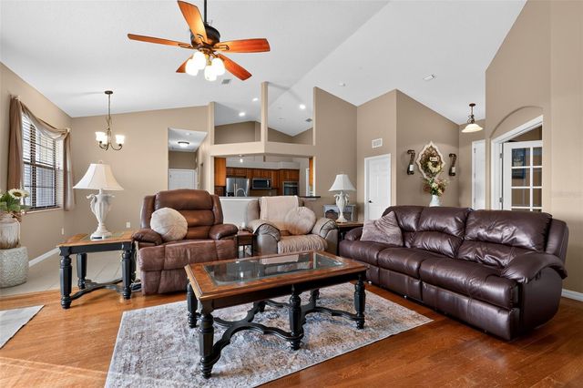 4027 N C 470, Lake Panasoffkee, FL 33538