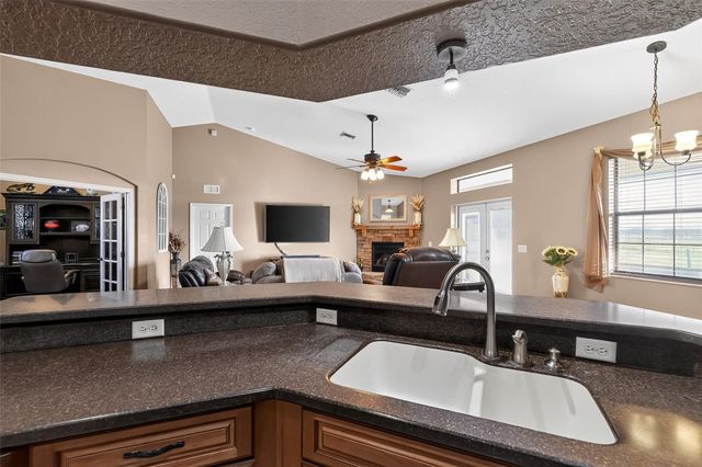 4027 N C 470, Lake Panasoffkee, FL 33538