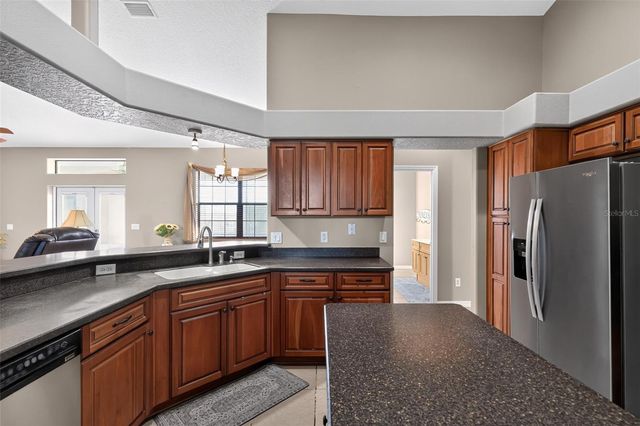 4027 N C 470, Lake Panasoffkee, FL 33538