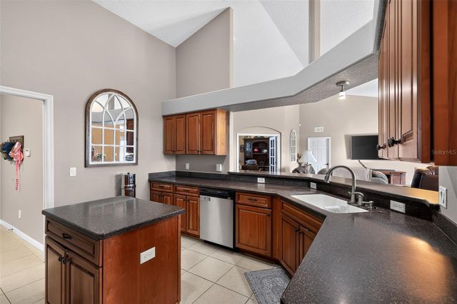 4027 N C 470, Lake Panasoffkee, FL 33538