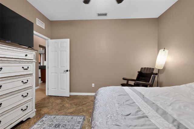 4027 N C 470, Lake Panasoffkee, FL 33538
