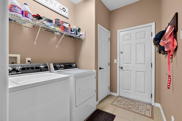 4027 N C 470, Lake Panasoffkee, FL 33538