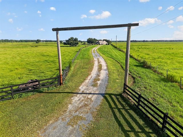 4027 N C 470, Lake Panasoffkee, FL 33538