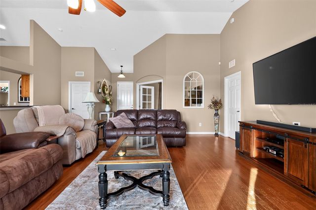 4027 N C 470, Lake Panasoffkee, FL 33538