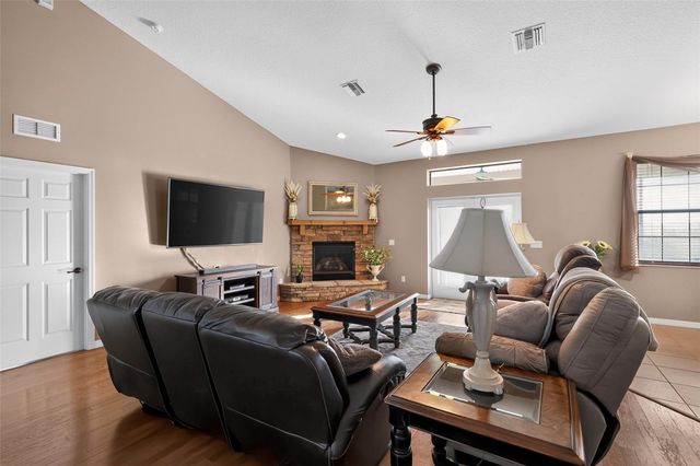 4027 N C 470, Lake Panasoffkee, FL 33538