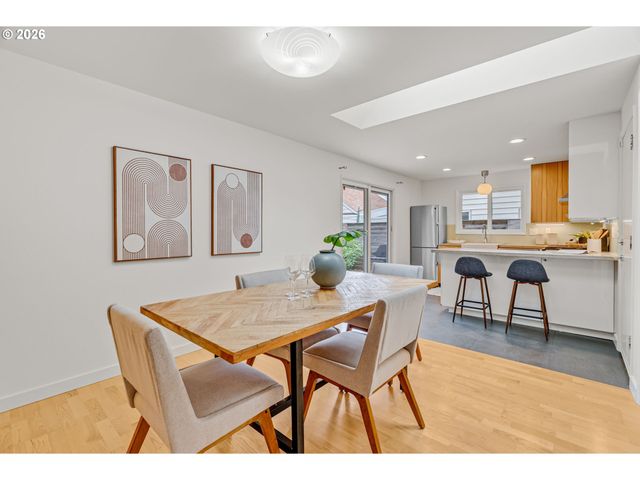 5627 Se HENDERSON St, Portland, OR 97206