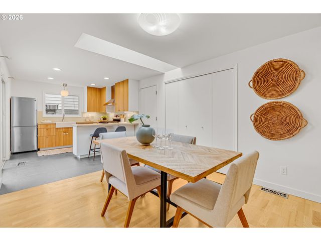 5627 Se HENDERSON St, Portland, OR 97206