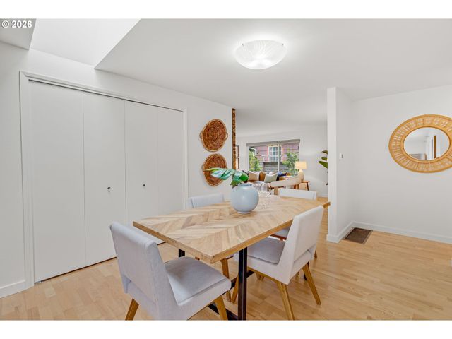 5627 Se HENDERSON St, Portland, OR 97206