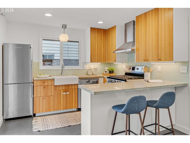 5627 Se HENDERSON St, Portland, OR 97206