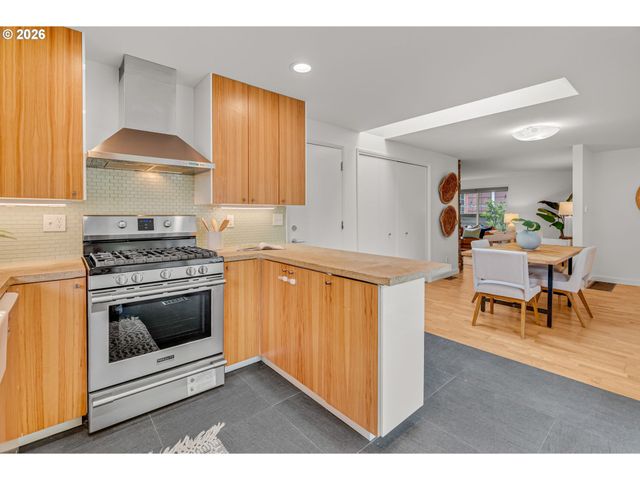 5627 Se HENDERSON St, Portland, OR 97206