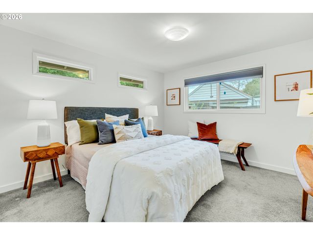 5627 Se HENDERSON St, Portland, OR 97206