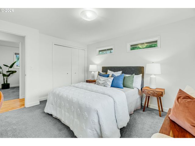 5627 Se HENDERSON St, Portland, OR 97206