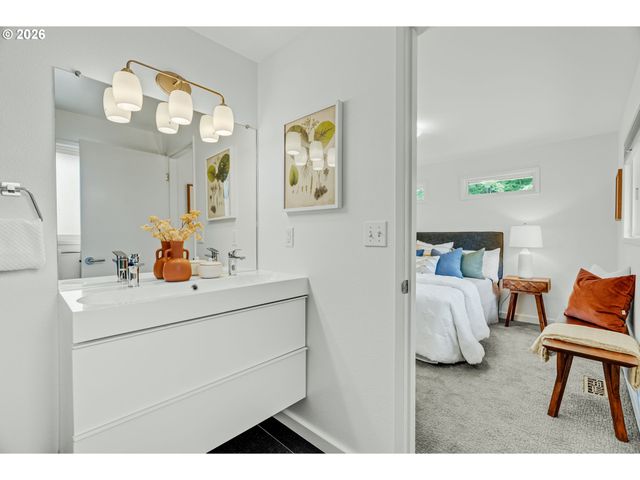 5627 Se HENDERSON St, Portland, OR 97206