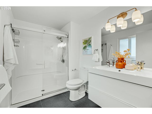 5627 Se HENDERSON St, Portland, OR 97206