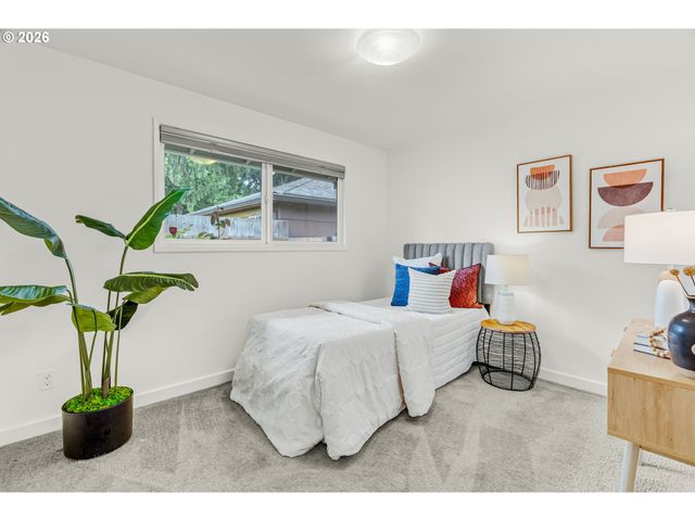 5627 Se HENDERSON St, Portland, OR 97206