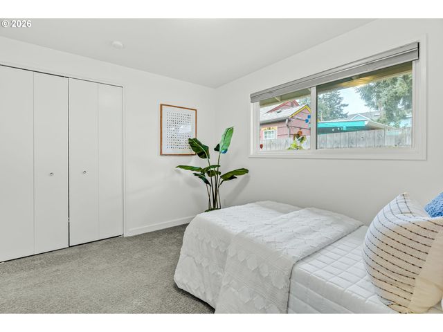 5627 Se HENDERSON St, Portland, OR 97206