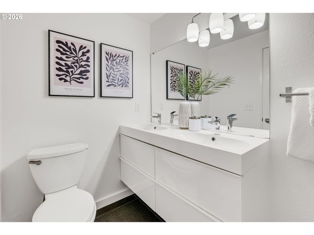 5627 Se HENDERSON St, Portland, OR 97206