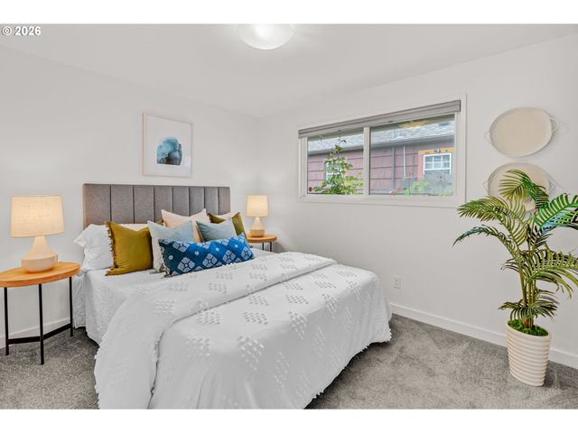 5627 Se HENDERSON St, Portland, OR 97206