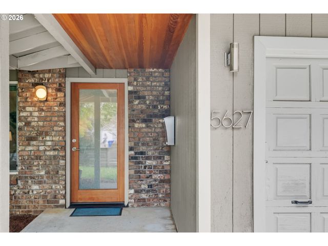 5627 Se HENDERSON St, Portland, OR 97206