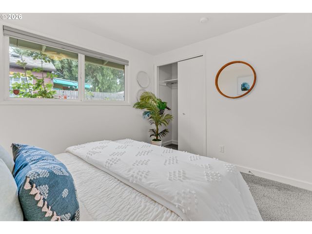 5627 Se HENDERSON St, Portland, OR 97206