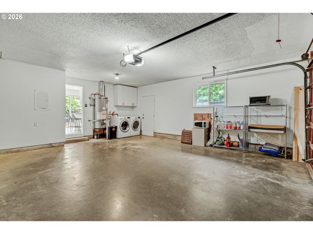 5627 Se HENDERSON St, Portland, OR 97206