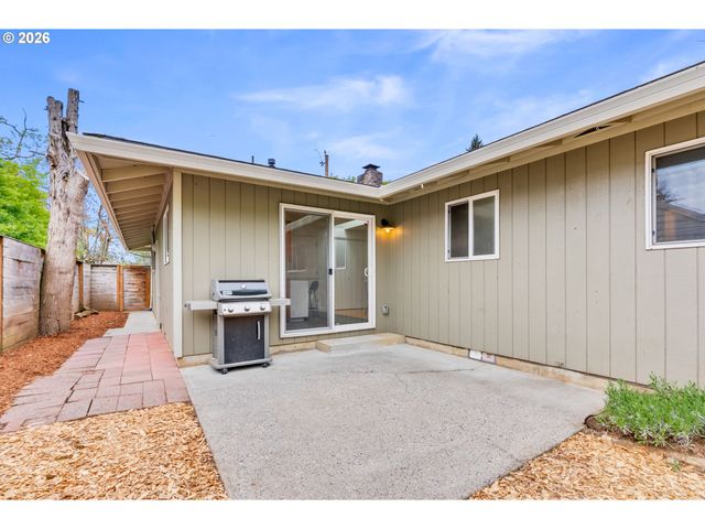 5627 Se HENDERSON St, Portland, OR 97206