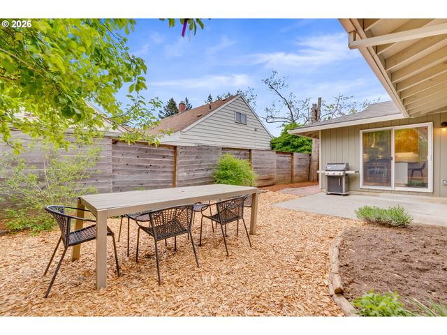 5627 Se HENDERSON St, Portland, OR 97206