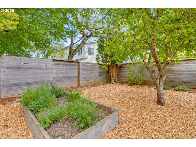 5627 Se HENDERSON St, Portland, OR 97206